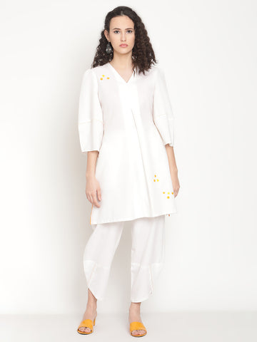 Breathable 100 Percent Cotton Comfortable Lightweight Airy White Kurti With  Pink Leggings at Best Price in Jaipur | Keeyara Exports